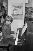Musikframträdande på Kållereds bibliotek, år 1985.

För mer information om bilden se under tilläggsinformation.