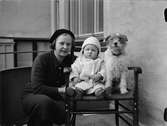 Kvinna, barn och hund, Uppsala 1938