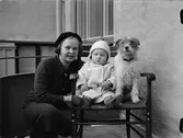Kvinna, barn och hund, Uppsala 1938