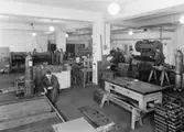 Postverkets verkstad,  Ranhammarsvägen 16, Ulvsunda. 1947.   
Stålmöbelverkstaden.  Plåtsaxar och pressar.