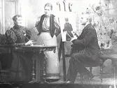 Mathilda Ranch poserar för Elof Ernwald, som föreställer porträttmålare.