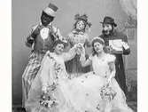 Maskeradbal på Varbergs hotell under fastlagen 1901. Överst från vänster: Elof Ernwald, Mathilda Ranch, Wilhelm Ranch. Nederst från vänster: Berta Ranch, Agnes Pehrson. Mathilda föreställer figuren Fia Jansson ur Emil Norlanders revy 
