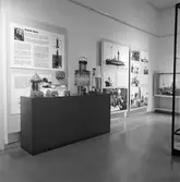 Utdrag ur utställningstext:  Ingenjör Gustaf Dalén  är internationellt mest välkänd i en lång rad av svenska fyrkonstruktörer. 1912 fick han Nobelpriset i fysik för sin uppfinning av 