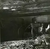 Kolningsredskap m.m. i bottenvåningen i gamla järnmagasinet, Ängskärs hamn.