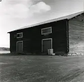 Piteå hamn. Sjömagasin för handelsvaror från 1850-60-talen. Numera sammanförda och uppförda på andra sidan hamnen i Piteå.