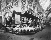 Rörstrands utställningsmonter på Allmänna Konst- & Industriutställningen i Stockholm 1897.