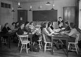 Undervisning på Fackskolan för huslig ekonomi, Trädgårdsgatan 14, Uppsala 1945