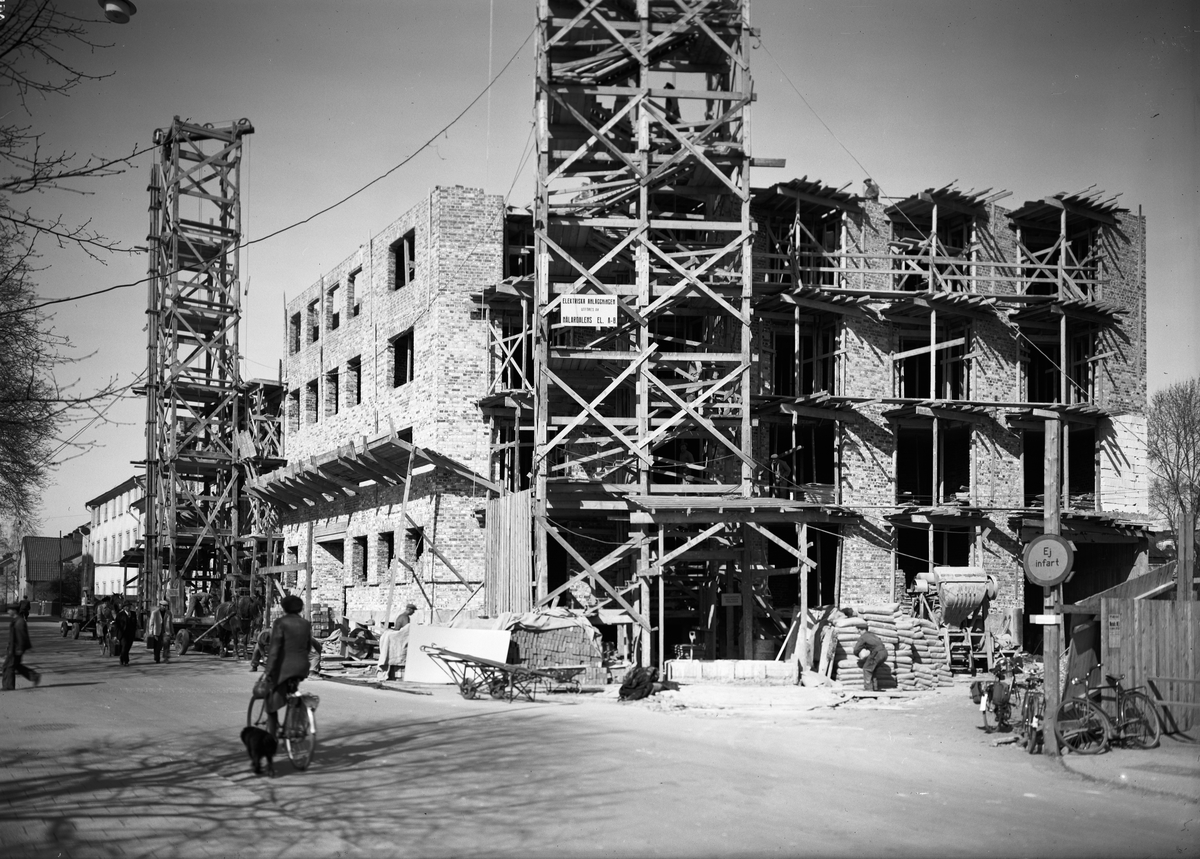 Paul Sandberg, Flerbostadshus under byggnation, Börjegatan - Odensgatan, Uppsala 1945