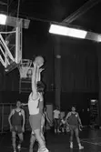 Basketmatch i Ekenhallen i Kållered, år 1985.

För mer information om bilden se under tilläggsinformation.