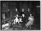 Dr. Ivan Haeger med familj, Vänersborg, julen 1943.