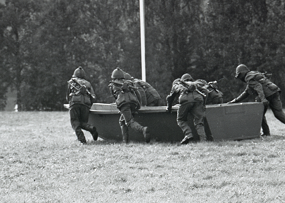 Claes-Göran Hedström, Boat is moved at military practice at I 21 Västernorrland’s Regemente, Sollefteå.