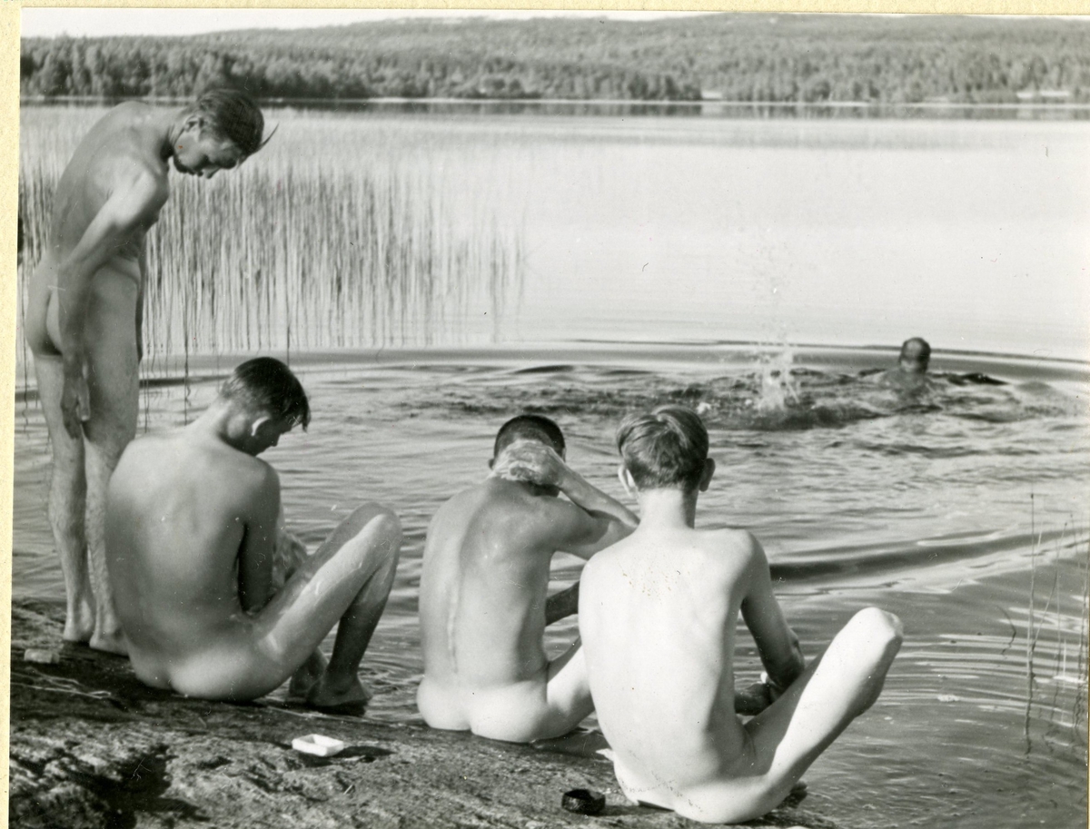 Ingvar Hammar, Hygiene care at a lake during the standby period.