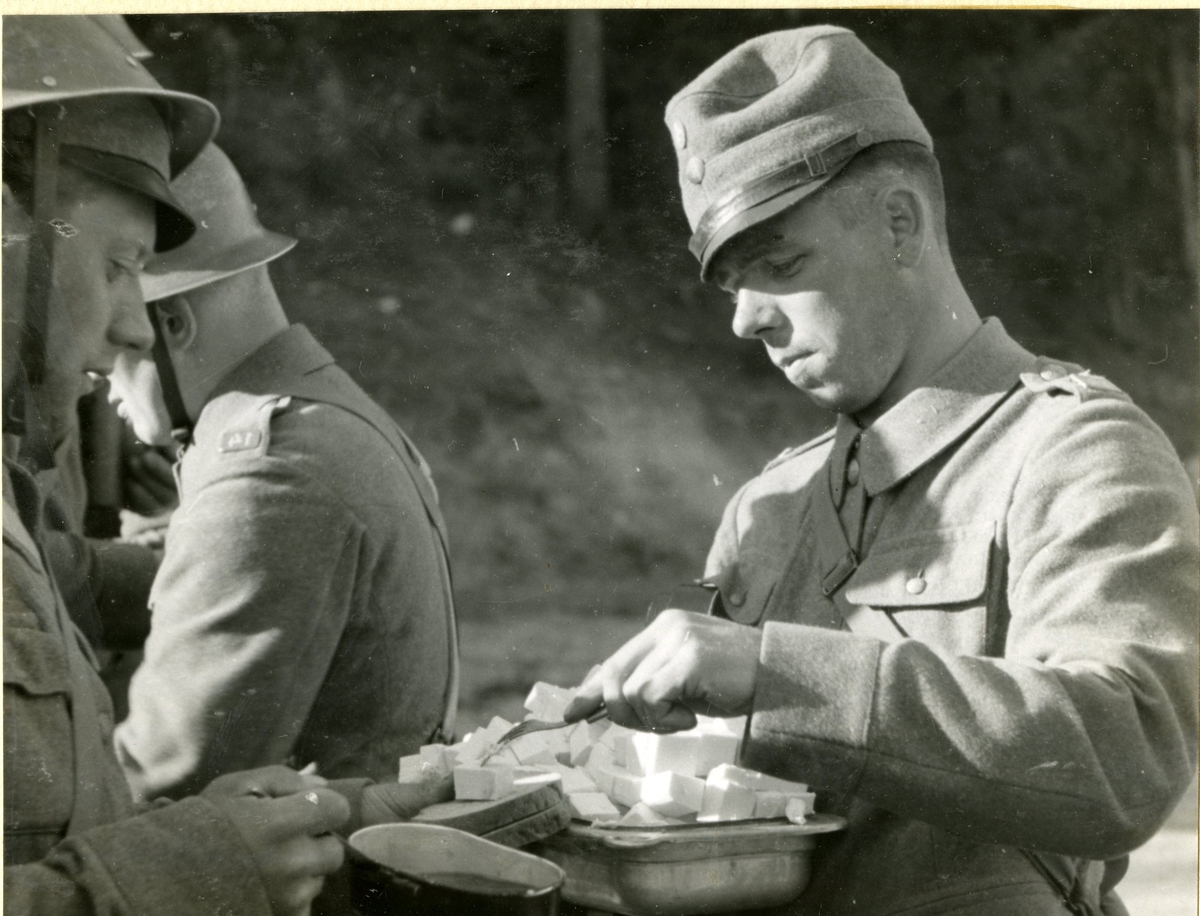 Ingvar Hammar, Butter distribution to conscripts during the standby period.
