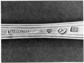 Stämpel på ett silverbestick tillverkat i Vänersborg 1835 av silversmeden Jonas O Enberg (1787-1835)