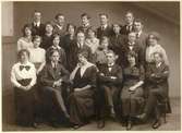 Text på baksidan av fotografiet: Ungdomsklubben Ivalde tillkom före 1913. Man blev nämnda år SGU-avdelningen Ivalde, anslutet alltså till Sveriges godtemplares ungdomsförbund.