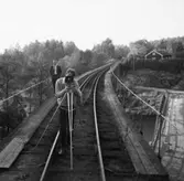 Lelångenbanan. Näst sista resan före nedläggandet, med utgång från Uddevalla. [Sundsbron]