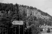 Västra Tunhem sn, Halleberg,vägskylt vid Hästevadet. Foto: S.A. Hallbäck, Vänersborgs Museum