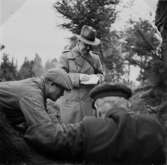 Västra Tunhem sn, utgrävning vid Hästevadet 1948-49. La. Svensson leder arbetet .  Foto: Vänersborgs Museum. Neg 1406 a