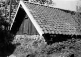 Västra Tunhem sn. Västra Tunhems prästgård, Gammal källare.  Foto: N.I.S. 1948, Vänersborgs Museum. Neg 124 h.