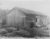 Håbol. Loge med lador.