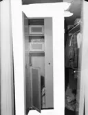 Köksinteriör med modell samt inredningsdetalj