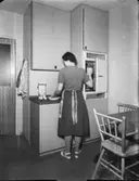 Köksinteriör med modell samt inredningsdetalj