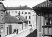 Utsikt från fotograf Vikners hus, Kyrkogatan med finkan, stadshus mm.  Vänersborg