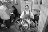 Kulturdagarna på Almåsgården i Lindome, år 1985. Spinning.

För mer information om bilden se under tilläggsinformation.