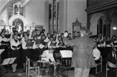 Mölndals körsällskap framför Mariamusik i Lindome kyrka, år 1985. 