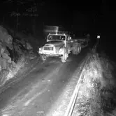 Trailer som fastnat utmed Ådalsvägen, Blindtarmen, i Huskvarna på 1960-talet.