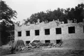 Lackarebäckshemmet under byggnation 1949-1950. Man ser nedersta delen av den öst-västliga längan.