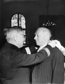 Wargöns AB.

Från 75-års jubileet 1949.
Disponent Helmer de Verdier får guldmedalj av biskopen.