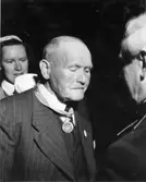 Wargöns AB.

Från jubileumsdagen, (75 år) söndagen den 19 juni 1949.
Karl Larsson f.d. maskinförare medaljeras.