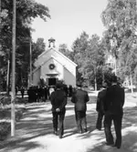 Wargöns AB.

Från jubileumsdagen, (75 år) söndagen den 19 juni 1949.
På ingång till kapellet. De som hade 25-30 tjänsteår fick medalj i kapellet, utdelad av landshövding Wilhelm Lundvik. Över 30 tjänsteår fick medalj i Västra Tunhems kyrka, utdelad av biskop Gustaf Ljunggren.