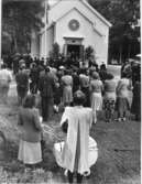 Wargöns AB.

Från jubileumsdagen, (75 år) söndagen den 19 juni 1949.
Vid Vargöns kapell, där landshövdingen delat ut medaljer till de med 25-30 tjänsteår. De som hade mer än 30 år medaljerades i Västra Tunhems kyrka av biskopen.