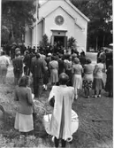 Wargöns AB.

Från jubileumsdagen, (75 år) söndagen den 19 juni 1949.
Vid Vargöns kapell, där landshövdingen delat ut medaljer till de med 25-30 tjänsteår. De som hade mer än 30 år medaljerades i Västra Tunhems kyrka av biskopen.