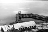 Wargöns AB.
Påförd text: Lastbryggan vid Drag, Tysfjord 1951.
