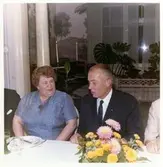 Wargöns AB.

Från avskedsfesten å hemgården, för föreståndarinnan Thea Karlsson resp. bitr. d:o Ellen Jo…? Disponent Magnusson avtackar.