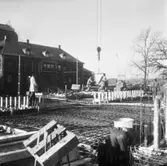 Wargöns AB. Byggnation av PM 5 1959-60. Foto och påförd text av dåvarande ritkontorschefen Ragnar Söderberg.

All gjutning sker under kontroll av WAB-kontrollanten Ing. Lennart Hultqvist, här under gjutning av bjälklaget 46.50, delen 1 - 6.