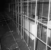 Wargöns AB. Byggnation av PM 5 1959-60. Foto och påförd text av dåvarande ritkontorschefen Ragnar Söderberg.

Plint för pelare i anslutning till avloppskanalen vid linje 13.