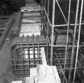 Wargöns AB. Byggnation av PM 5 1959-60. Foto och påförd text av dåvarande ritkontorschefen Ragnar Söderberg.

Konsol för traversbanan i valslagret linje D 12-13, vid kalander II).