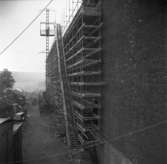 Wargöns AB. Byggnation av PM 5 1959-60. Foto och påförd text av dåvarande ritkontorschefen Ragnar Söderberg.

Murarställningar i juni 1960