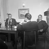 Wargöns AB. Byggnation av PM 5 1959-60. Foto och påförd text av dåvarande ritkontorschefen Ragnar Söderberg.

På Hemgården med SIAB i samband med att nya pappersbruket och PM 5 står klart.