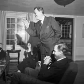 Wargöns AB. Byggnation av PM 5 1959-60. Foto och påförd text av dåvarande ritkontorschefen Ragnar Söderberg.

På Hemgården med SIAB i samband med att nya pappersbruket och PM 5 står klart.