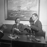 Wargöns AB. Byggnation av PM 5 1959-60. Foto och påförd text av dåvarande ritkontorschefen Ragnar Söderberg.

På Hemgården med SIAB i samband med att nya pappersbruket och PM 5 står klart.