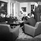 Wargöns AB. Byggnation av PM 5 1959-60. Foto och påförd text av dåvarande ritkontorschefen Ragnar Söderberg.

På Hemgården med SIAB i samband med att nya pappersbruket och PM 5 står klart.