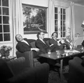 Wargöns AB. Byggnation av PM 5 1959-60. Foto och påförd text av dåvarande ritkontorschefen Ragnar Söderberg.

På Hemgården med SIAB i samband med att nya pappersbruket och PM 5 står klart.