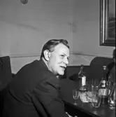 Wargöns AB. Byggnation av PM 5 1959-60. Foto och påförd text av dåvarande ritkontorschefen Ragnar Söderberg.

På Hemgården med SIAB i samband med att nya pappersbruket och PM 5 står klart.