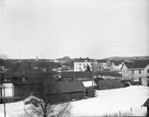 Vy från Petterssons trädgård åt Stationsgatan Vetlanda