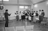 Mölndals vokalensemble har konsert i Apelgårdens kyrka i Kållered, år 1985.

För mer information om bilden se under tilläggsinformation.